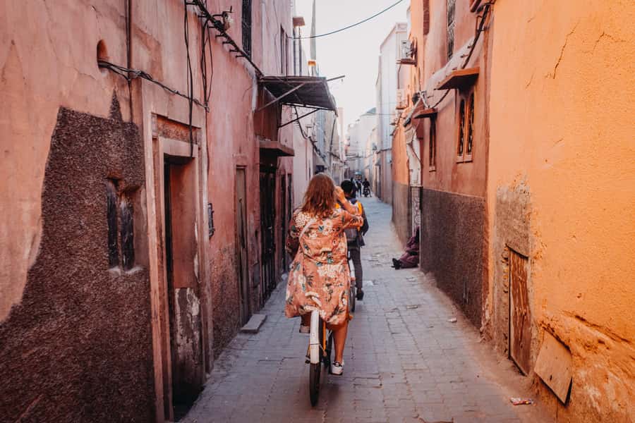 Marrakech: Cultural Bicycle Tour with Pastry and Tea - Zawiya of Sidi Bel Abbas: photo-stop history in a small window