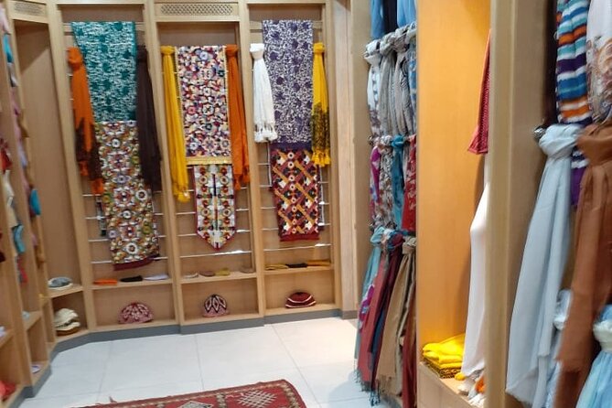 Marrakech Cultural & Shopping Tour: Old City & Souks - Souk Semmarine: artisan work, shop choices, and learning Arabic for bargaining