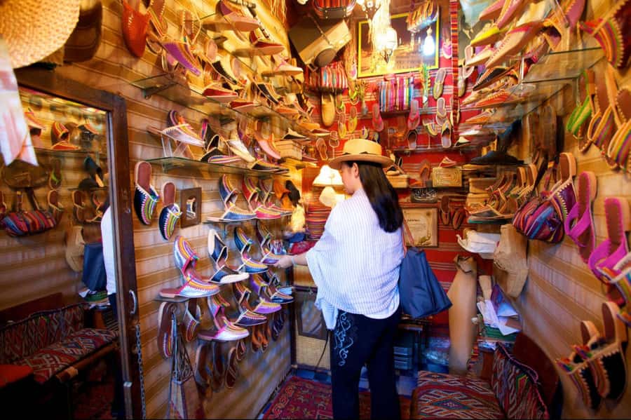 Marrakech Full-day excursion From Casablanca - Jamaa el Fna Square: How the Guide Helps You Read the Scene