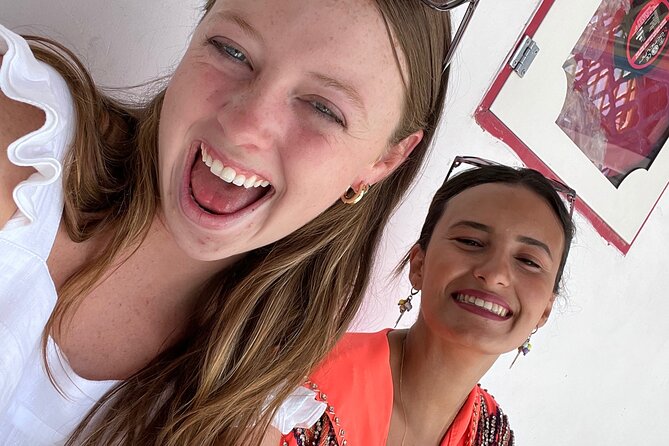 Marrakech golden city tour - Wandering the Medina Maze: Lifestyle, Souks, and Getting Oriented