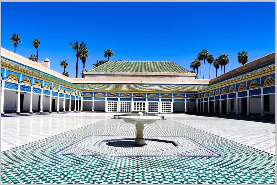 Marrakech: Guided City and Gardens Highlights Tour - Koutoubia Mosque and Jemaa el-Fnaa, where the skyline meets the crowd