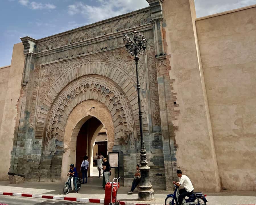 Marrakech: Majorelle & Menara Garden Tour and Carriage Ride - Menara Gardens: quick olive-grove stroll with Atlas Mountain payoff