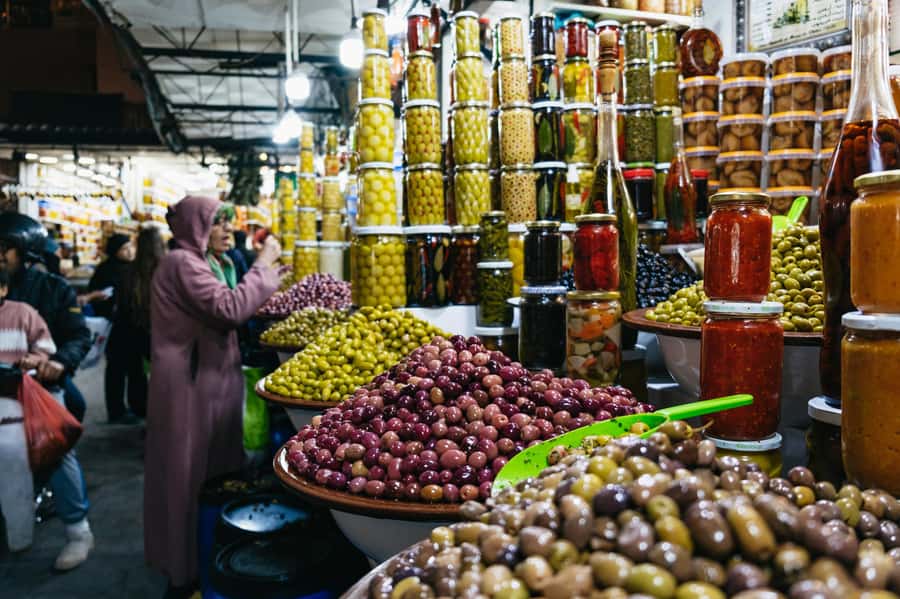 Marrakech: Medina by Night Walking Tour with Moroccan Tea - How the walk stays fun while the souks get busy