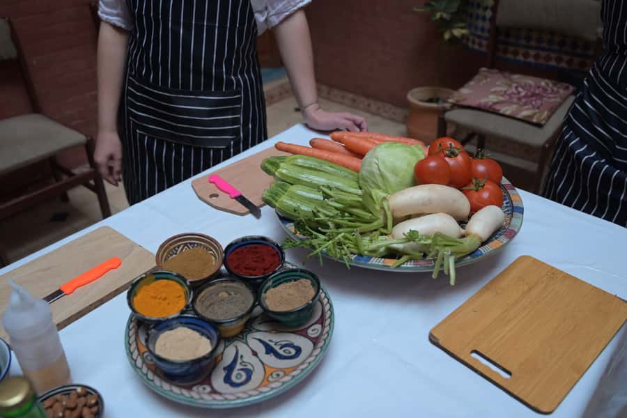 Marrakech: Moroccan Cooking Class for vegetarians and vegan - The Welcome Ritual: Tea, Coffee, or Juice, Then Real Family Talk