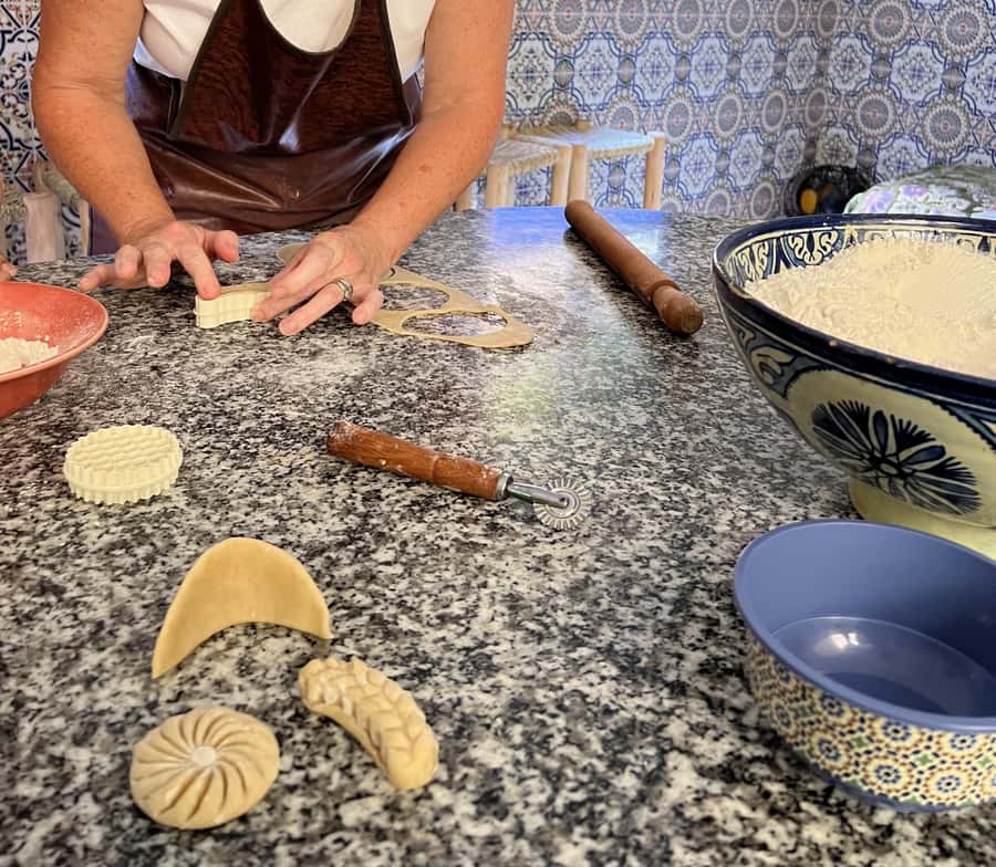 Marrakech: Moroccan Pastries and Tea Class with a Local - Moroccan Mint Tea, from Brewing to the Pour