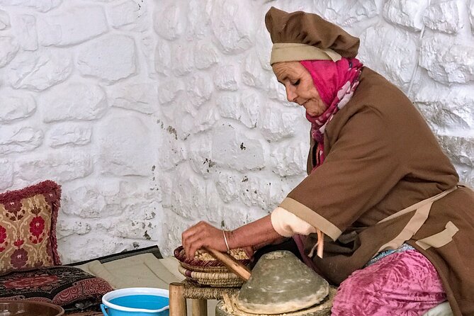 Marrakech: Mysteries Of The Old City - Sorcerers’ Shops and Medina Traditions, Understanding the Stories Behind the Craft