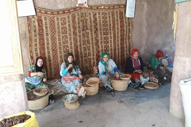 Marrakech Ourika & Agafay: Waterfalls Camels Quads &Desert Dining - Berber villages seen from the road, context without the time drain