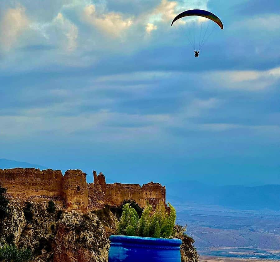 Marrakech: Paragliding over Agafay Desert & Atlas Mnt Views - From the viewpoint area to the takeoff: waiting for wind is normal