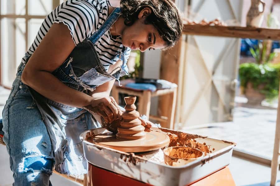 Marrakech: Pottery Workshop with Moroccan Tea - The 2 hours schedule, what happens from the first demo to the last wrap