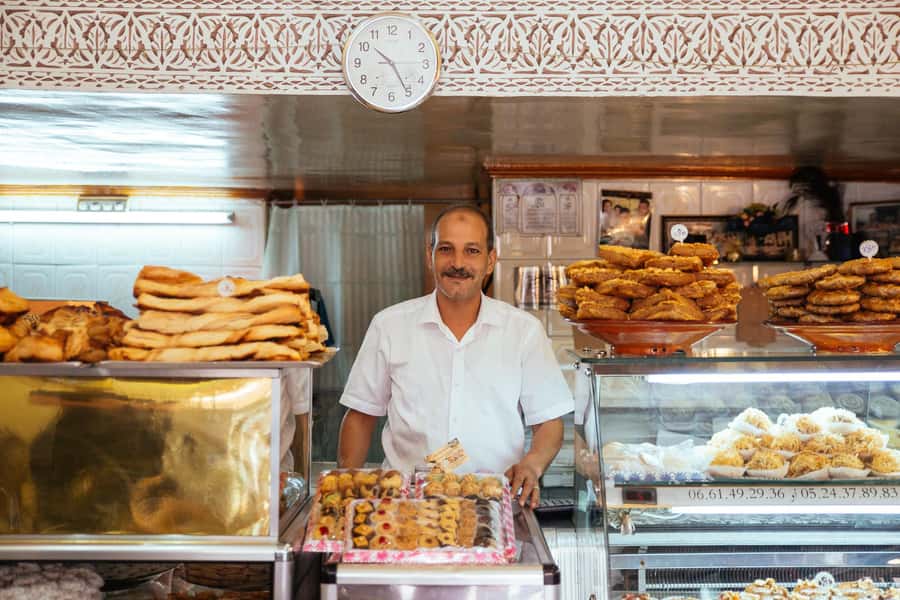 Marrakech: Private Food Tour – 10 Tastings with Locals - Meeting point at Mellah Square, and how to handle the first 10 minutes