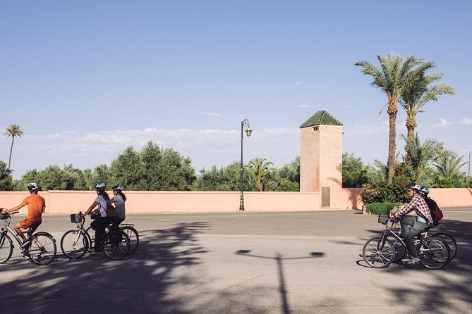 Marrakech’s Best Cycling Tour: Culture, Colors, and Charm - Into the Medina: Koutoubia Mosque area, souks, and shared road reality