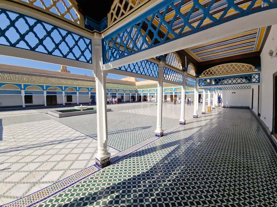 Marrakech: Saadian Tombs, Bahia Palace, Medina and Souk Tour - Saadian Tombs: royal resting place with tilework and calligraphy
