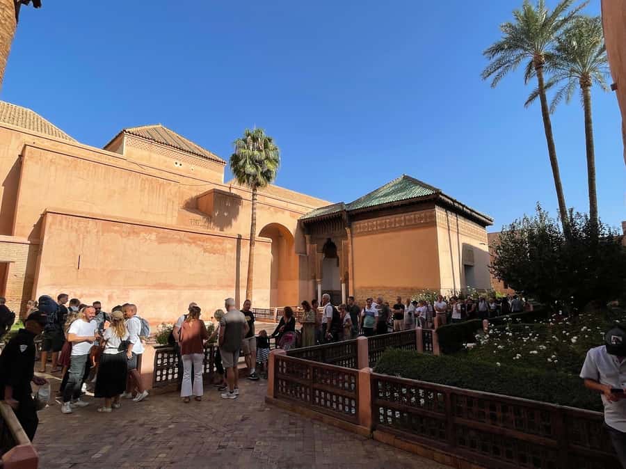 Marrakech: Saadian Tombs, Bahia Palace, Medina and Souk Tour - Guides, group feel, and what to do if you want extra flexibility