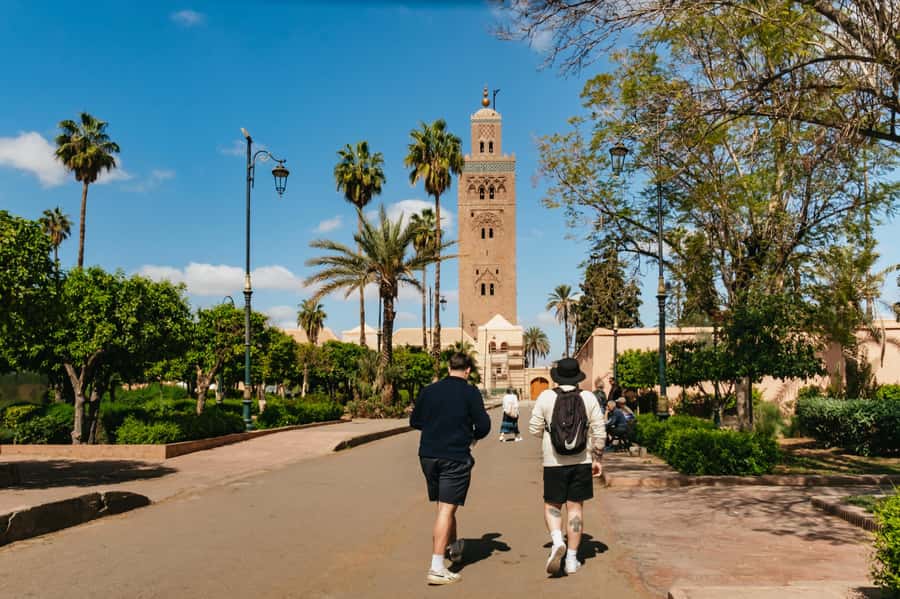 Marrakech: Saadian Tombs & Bahia Palace, Medina Guided Tour - Starting at Café de France, a smooth entry into the medina