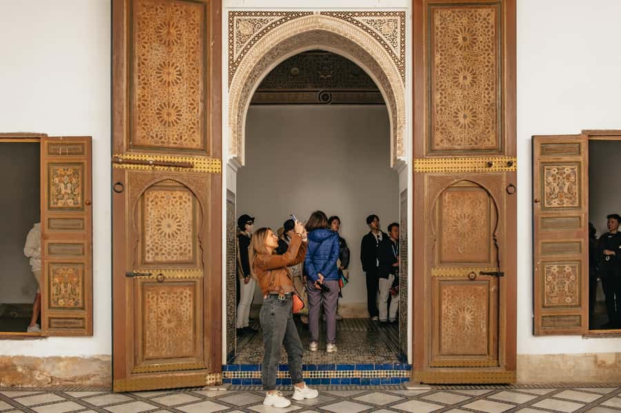 Marrakech: Saadian Tombs & Bahia Palace, Medina Guided Tour - Souks afterward: guided help without getting trapped