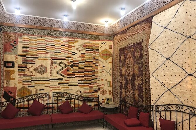 Marrakech Shopping Tour in the Best Galleries in Morocco. - Stop 2: Souk Semmarine, carpets and price checks without losing your bearings