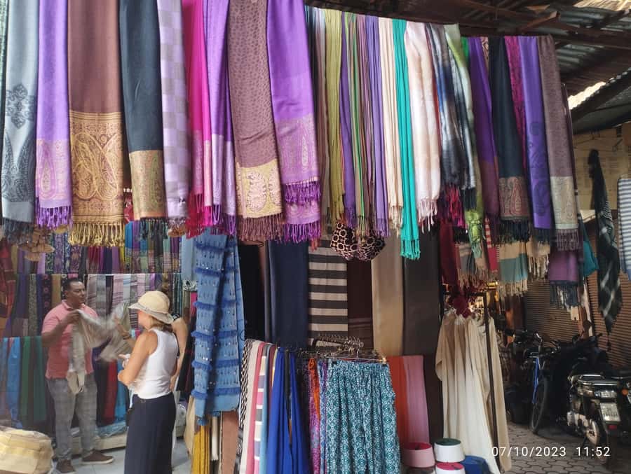 Marrakech & Souk Shopping Tour. - Souvenirs that feel genuine, not generic