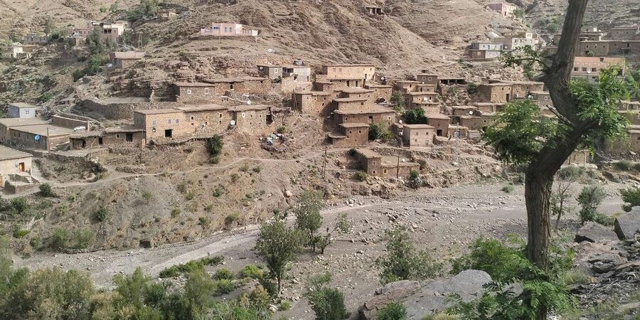 Marrakech To Fes: 3-Day Majestic Desert Sahara Tour - Todra Gorge canyon walk and the craft stop before Merzouga