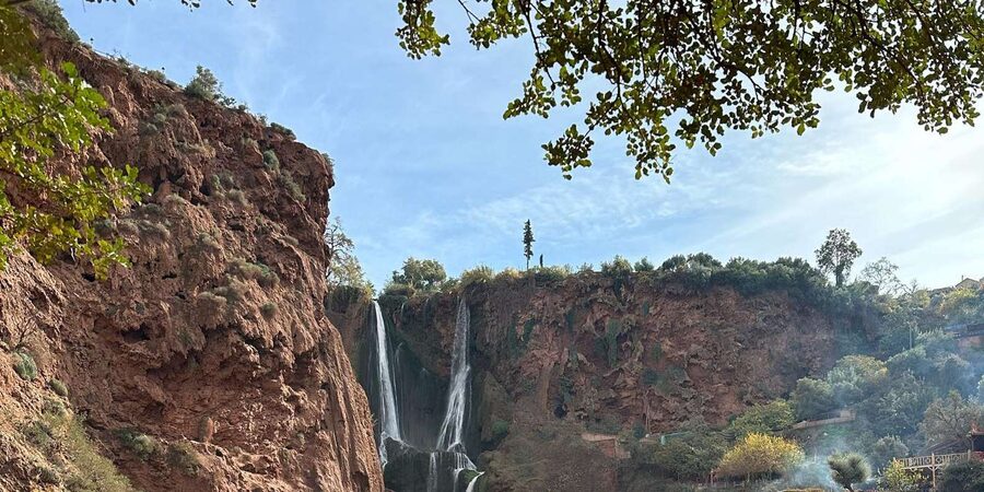 Marrakech to Ouzoud waterfalls day tour - Guide & boat ride - The guided descent: how the walk to the falls really works