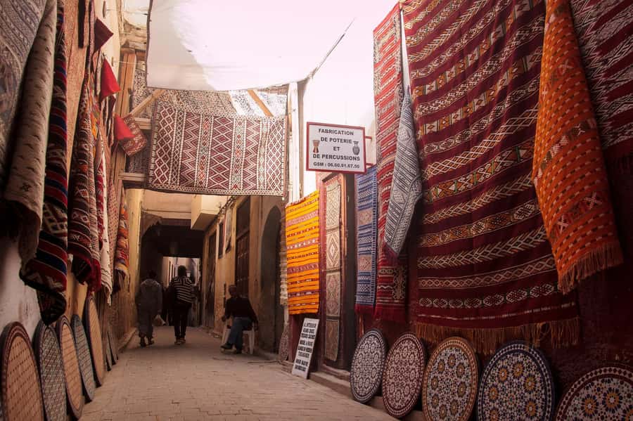 Marrakech: Vibrant Souks, Local Artisans & Medina Experience - Souk El Kebir wrap-up: carpets and textiles with breathing room