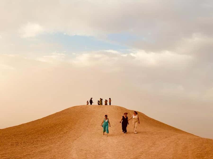 Marrakesh: Agafay Desert Tour with Lunch and Swimming Pool - Guides and drivers: the human factor that can make or break the day