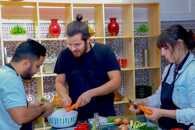 Marrakesh cooking class with chef Hassan - Local dishes - Meeting at a pharmacy and getting oriented fast