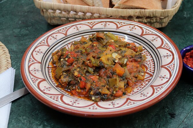 Marrakesh cooking class with chef Hassan - Local dishes - Cooking together: tagines on the fire, team work in the kitchen