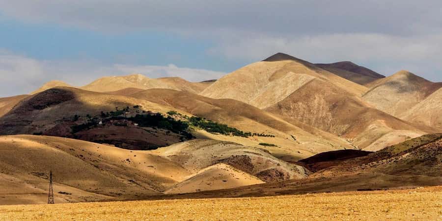 Marrakesh: Desert & Mountain Tour with Camel Ride & Lunch - Leaving Marrakesh: pickup, ride south, and early mountain scenery