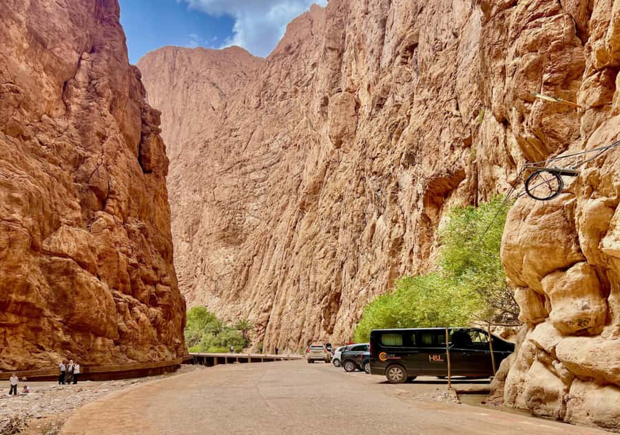 Merzouga Desert: 3-Day Desert Tour from Marrakech - Day 2 toward Merzouga: villages, oasis stops, and the long approach
