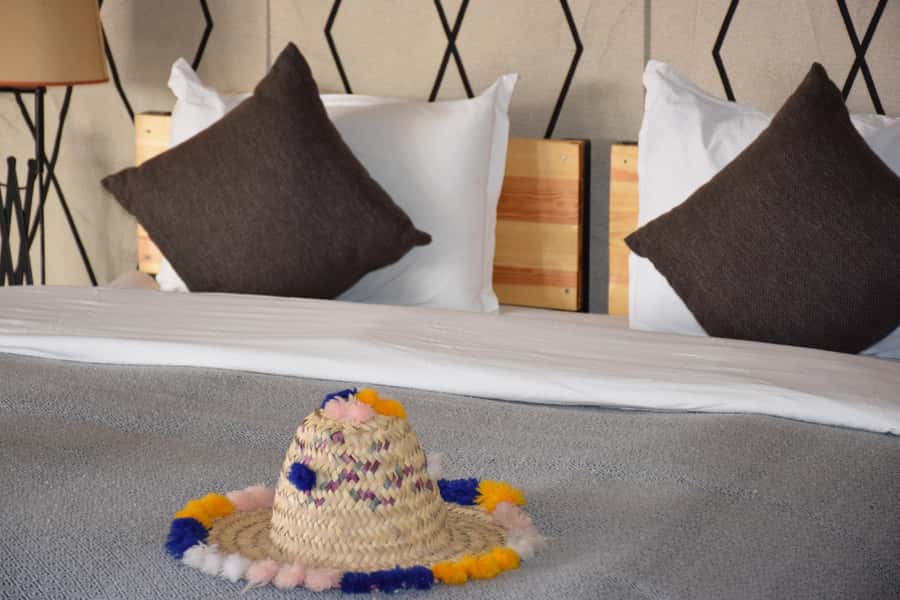 Merzouga: Overnight Stay in Luxury Desert Tent with Dinner - Meeting point, parking, and the 4x4 to camel handoff