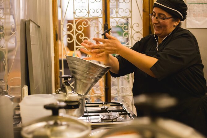 Moroccan cooking class with maket in the Medina of Marrakech - Back at the Riad Kitchen: Chef Aicha’s Style of Hands-On Learning