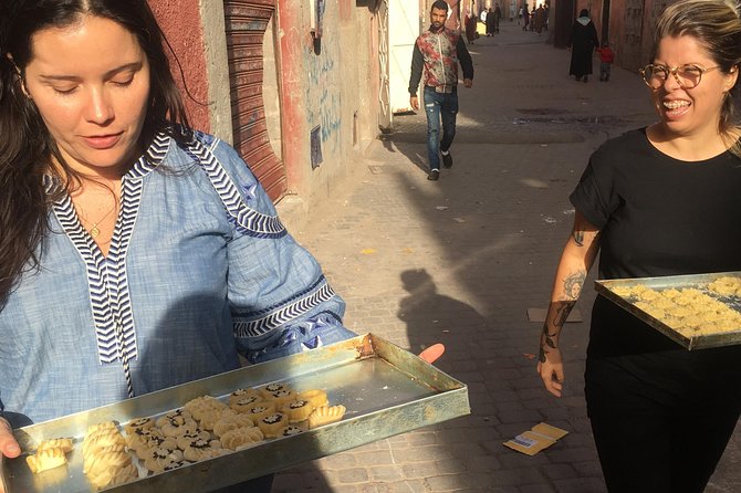 Moroccan Hands on traditional pastries & Tea class in Marrakech - Entering the Marrakech Medina, and Why the Meeting Point Matters