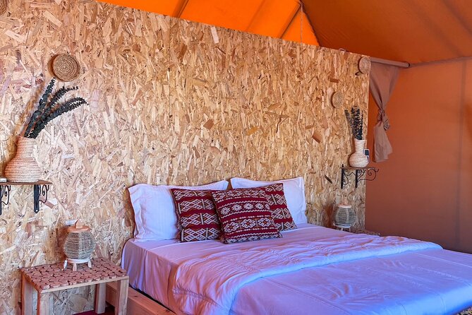 Overnight stay in the Agafay Desert, Deluxe Tent with Show and Swimming Pool - Pool Time and Facilities: Real Comfort in the Middle of the Desert