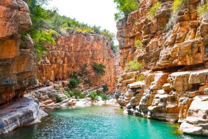 Paradise valley excursion - The AC pickup, small group, and your guide in the mix