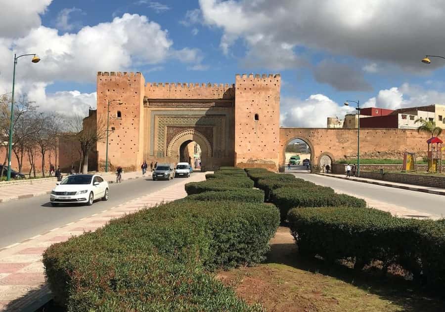 Private Day Trip to Volubilis, Moulay Idriss and Meknes - Meknes: Bab Mansour, El Hedim Square, and the power of Sultan Moulay Ismail