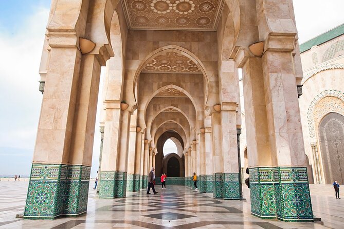 Private Guided Tour of Casablanca Including Mosque Entrance - Optional lunch at Dar El Kaid: Moroccan plates plus an oriental dance show
