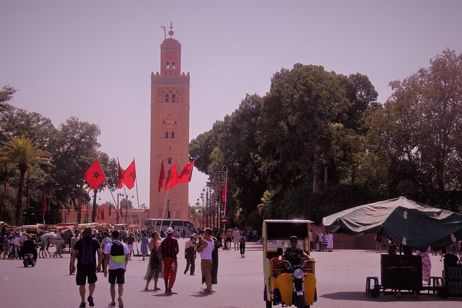Private Marrakech Cultural and Artisanal Half-Day Tour - Jemaa el-Fnaa: street performance with a smart, guided window
