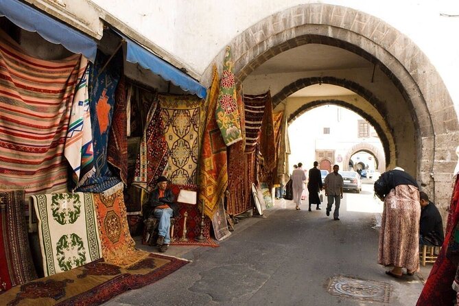Private Tour of Casablanca with Hassan II Mosque Entry Ticket - Shopping time in the souks: use it for small wins