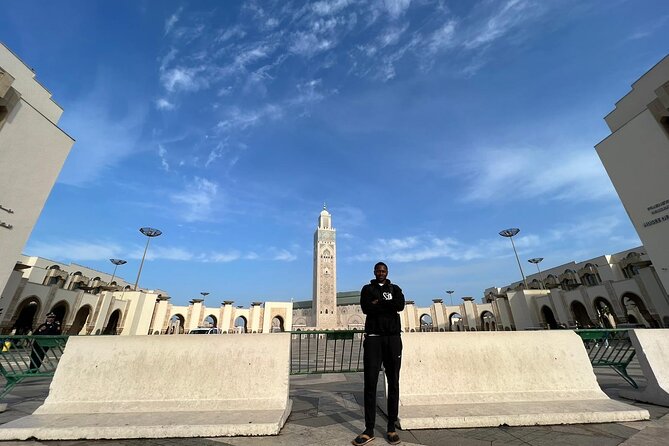 Private Tour of Casablanca with Round Trip Airport Transfer - Square of Mohammed V: pigeons, people, and a central pause