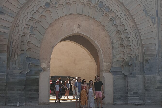 private tour of Marrakech 4 hours with multilingual driver - Jamaa el Fna and Koutoubia Mosque: the city comes alive
