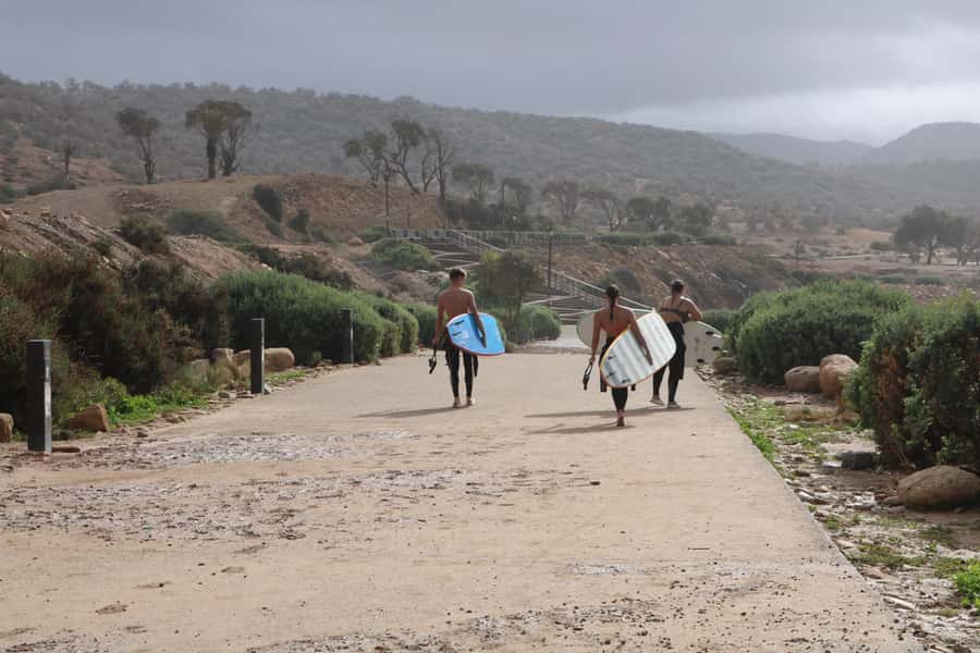 Surf Lessons with Local instructor - Who this lesson fits best, and who should rethink it