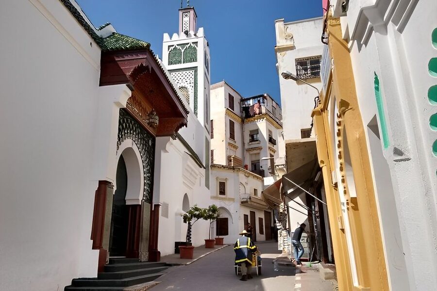 Tangier: Private Guided Walking Tour of the Tangier Medina - Walking with locals in the market and communal oven area