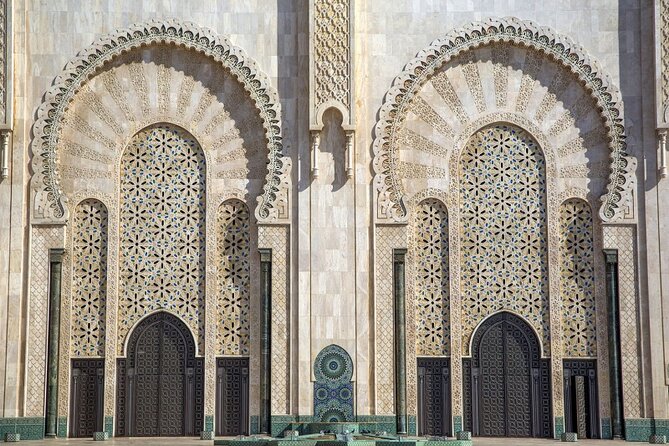 Tour of Casablanca from cruise or hotels, guided tour. - Rick’s Café stop, film fame with a quick local stroll