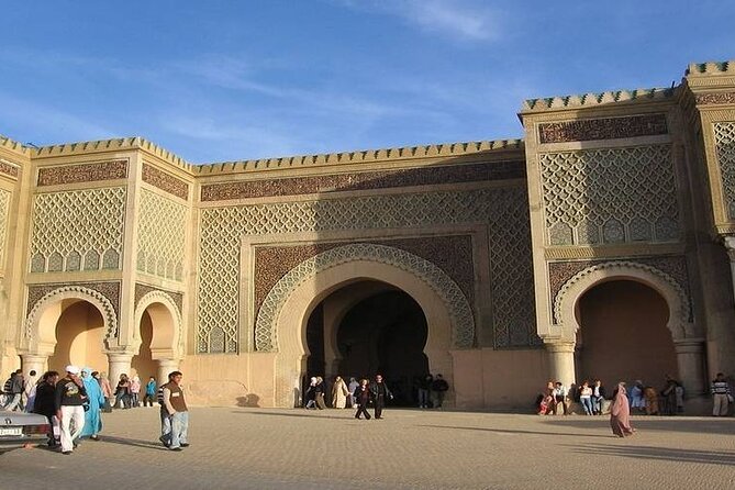 Volubilis and Meknes day trip from Fez - Moulay Idriss: a holy town stop that breaks up the timeline